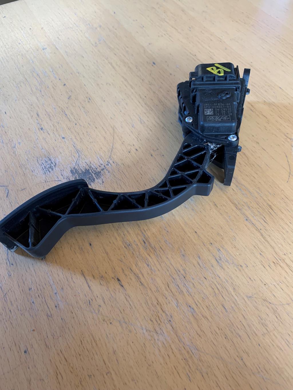Ford Focus Speederpedal Med OEM Nr. 4m519f836ah Fra Ford Ophugger