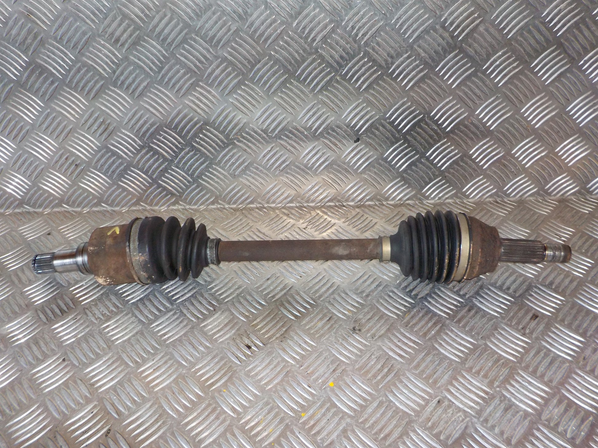 Ford Fiesta 7 Trækaksel For V Med OEM Nr. 1539190 Fra Ford Ophugger