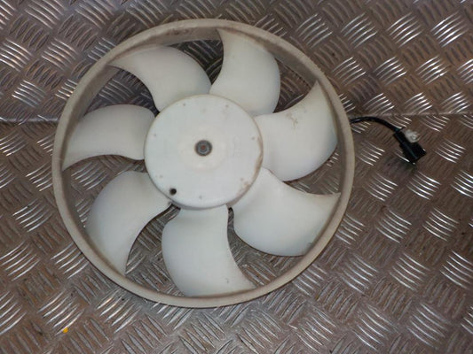 Toyota Aygo Kølerblæser El Med OEM Nr. 167110Q010 Fra Toyota Ophugger