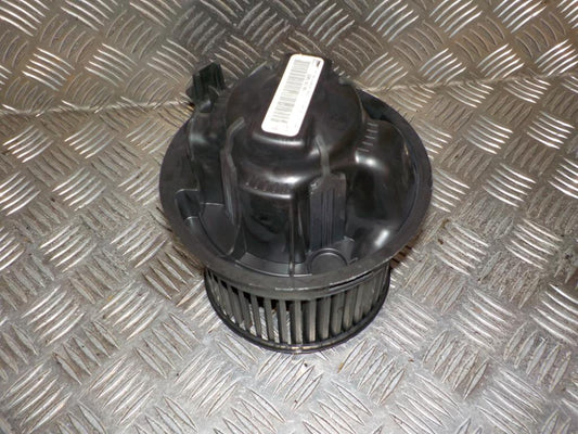 Peugeot 207 Varmeblæser Med OEM Nr. 6441V5 Fra Peugeot Ophugger