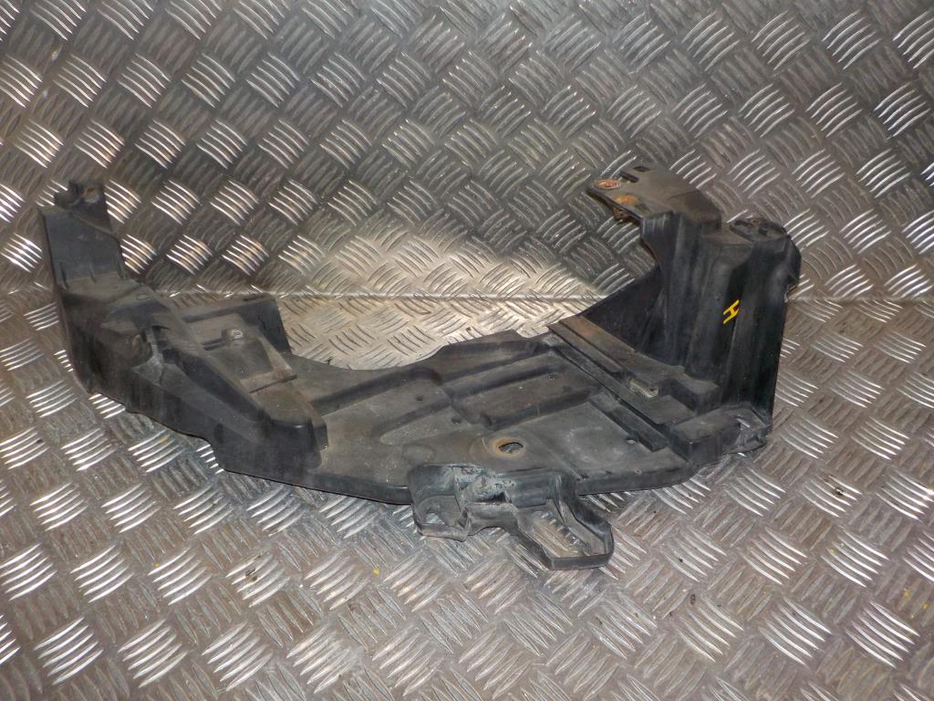 Renault Megane 3 Forlygteholder Med OEM Nr. 622225493R Fra Renault Ophugger