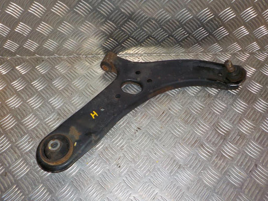 Kia Rio UB Bærearm F.N. H Med OEM Nr. 545011W000	 Fra Kia Ophugger