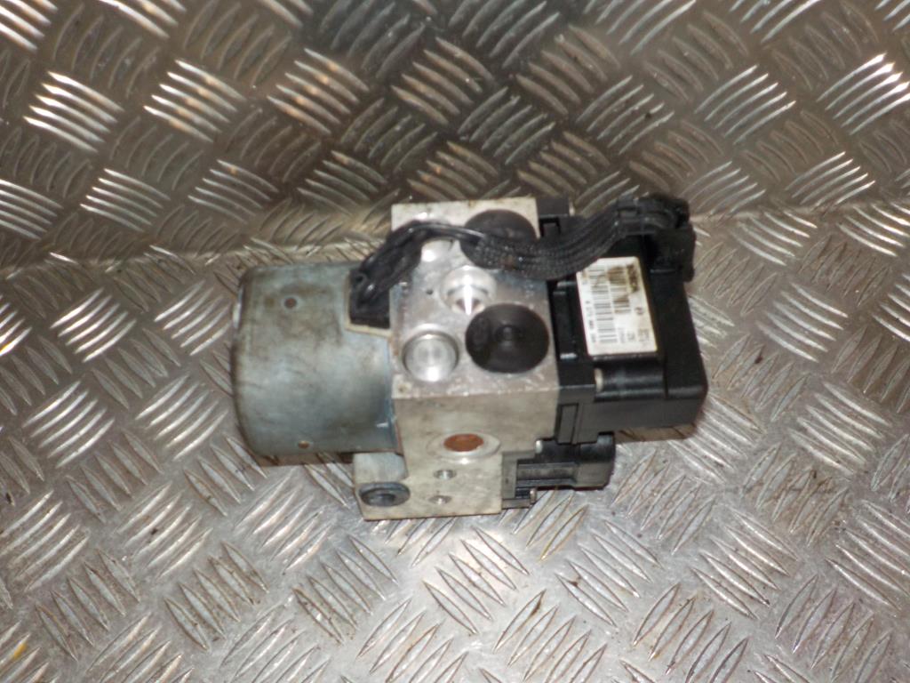 Toyota Yaris Fr. ABS Pumpe Med OEM Nr. 440500D012 Fra Toyota Ophugger