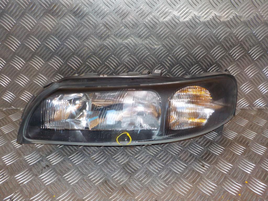 Volvo V70 Forlygte Med OEM Nr. 8693571 Fra Volvo Ophugger