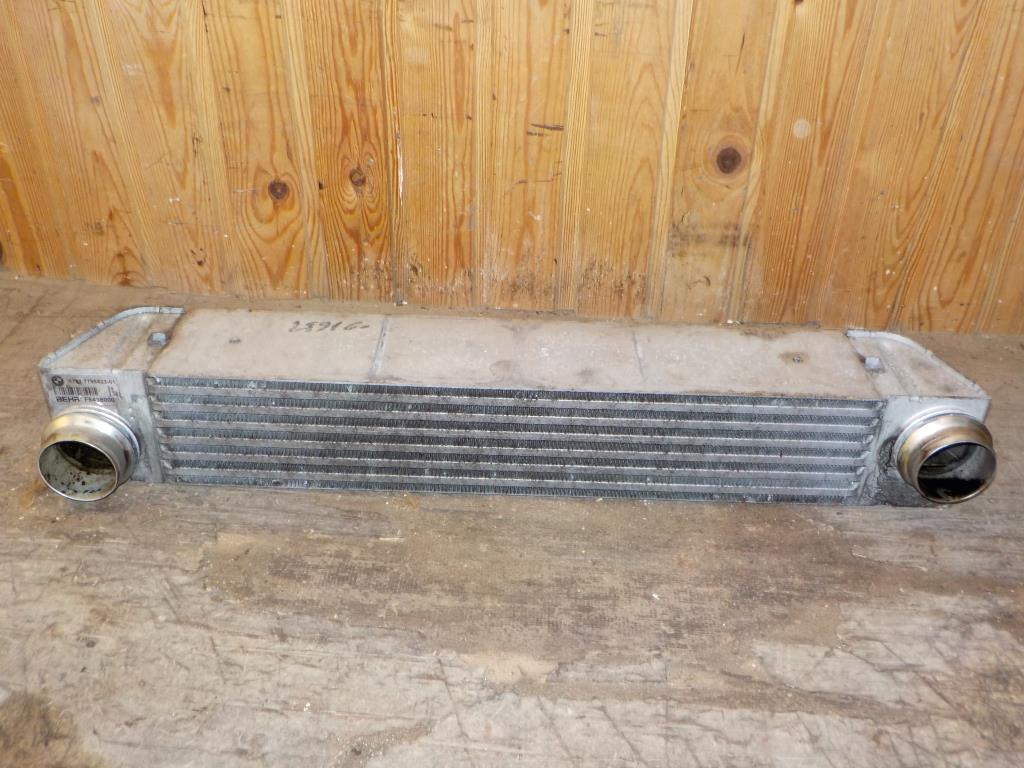 BMW 5-Serie E60/E61 Køler Intercooler Med OEM Nr. 17517795823 Fra BMW Ophugger