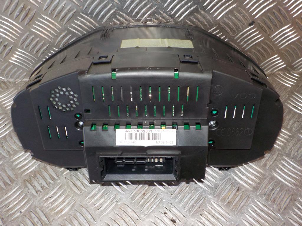 Skoda Octavia Speedometer - Instrument Med OEM Nr. 1Z0920810D Fra Skoda Ophugger