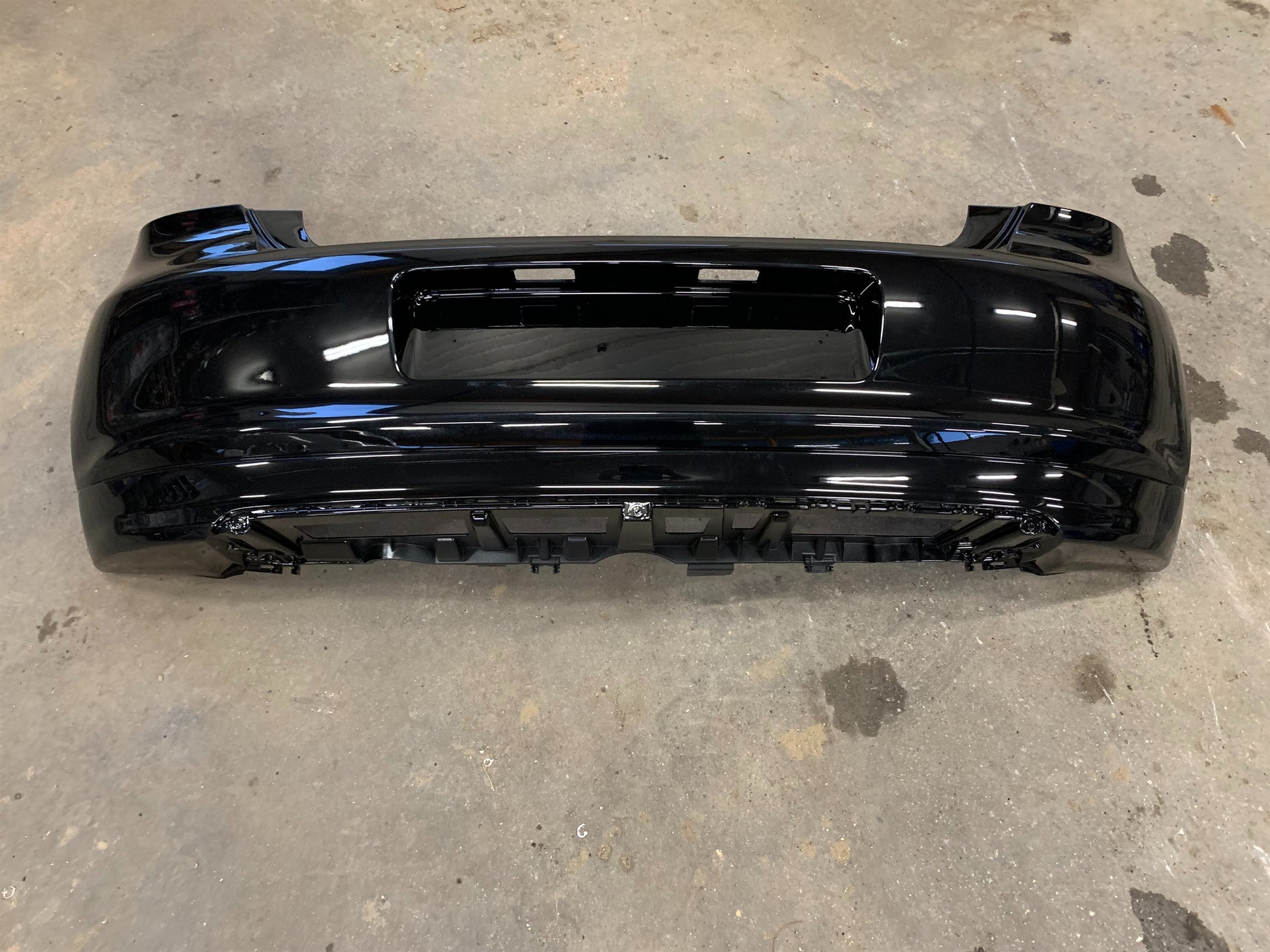 VW Polo 6R Bagkofanger Med OEM Nr. 6R6807421AT Fra VW Ophugger