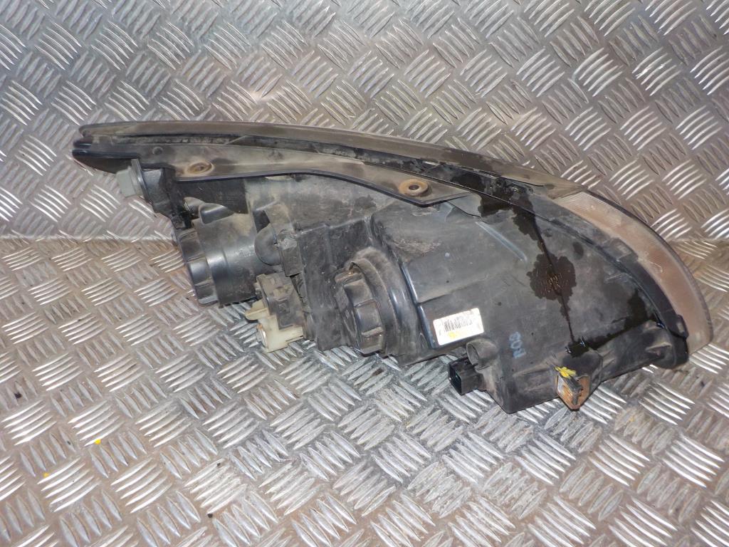 Hyundai I30 Km Forlygte Med OEM Nr. 921012L020 Fra Hyundai Ophugger