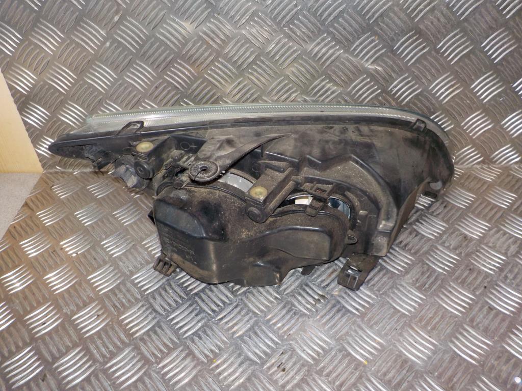 Ford Focus Forlygte Med OEM Nr. 1480990 Fra Ford Ophugger