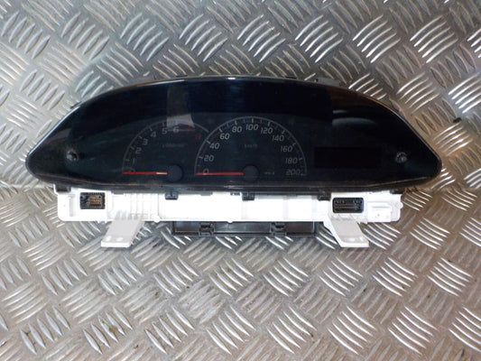 Toyota Yaris Speedometer - Instrument Med OEM Nr. 838000DG10 Fra Toyota Ophugger