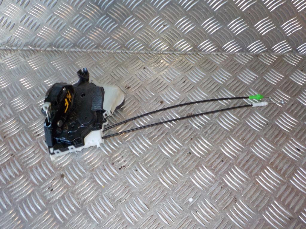 Toyota Yaris Dørlås Med OEM Nr. 690300D340 Fra Toyota Ophugger