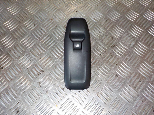 Peugeot 208 Kontakt Rudehejs Med OEM Nr. 96751118ZD Fra Peugeot Ophugger