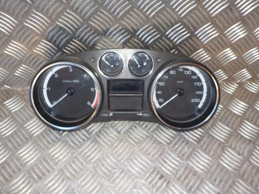 Peugeot 308 Speedometer - Instrument Med OEM Nr. 9666642180 Fra Peugeot Ophugger