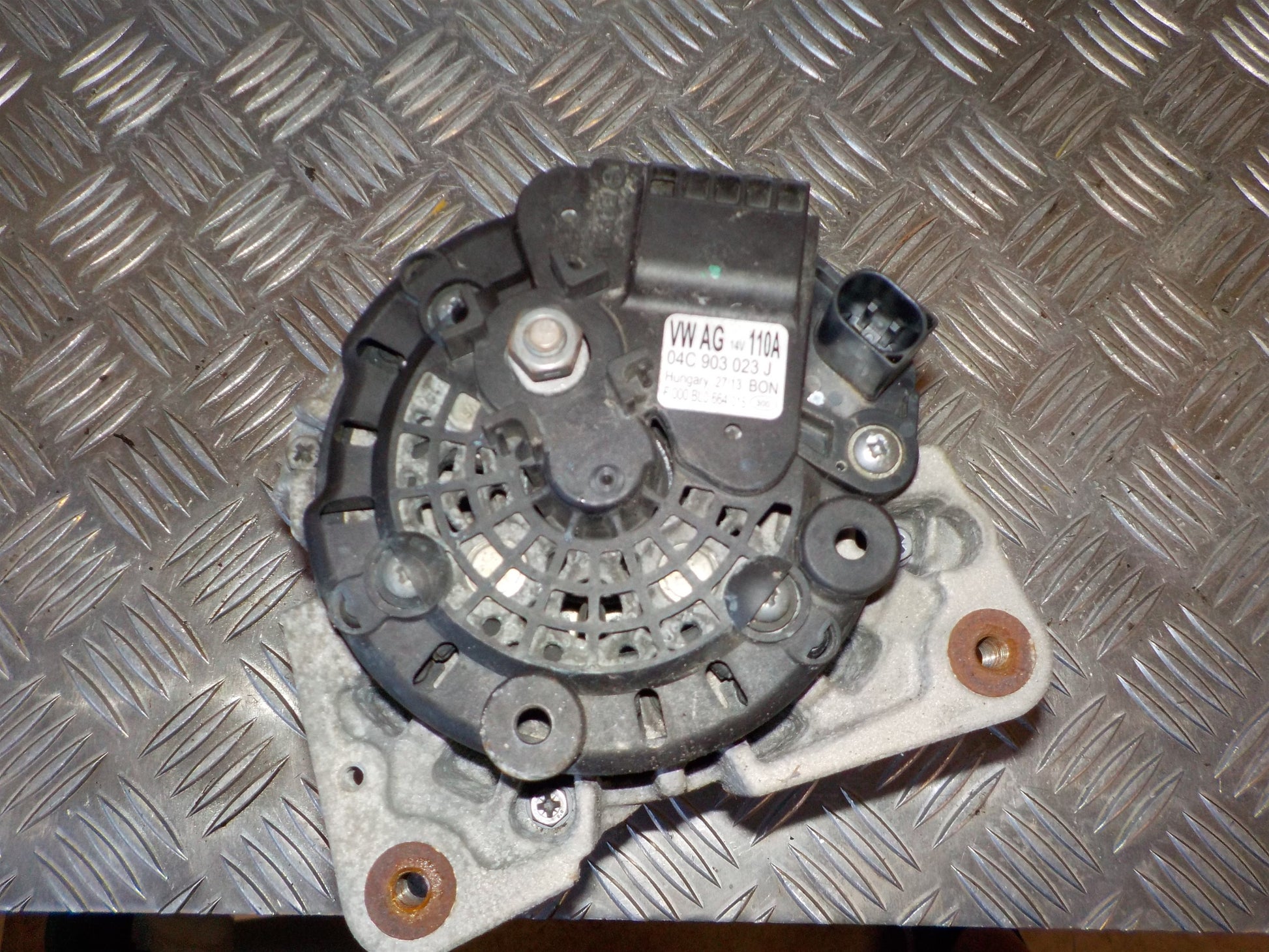 VW UP Generator Med OEM Nr. 04C903023J Fra VW Ophugger