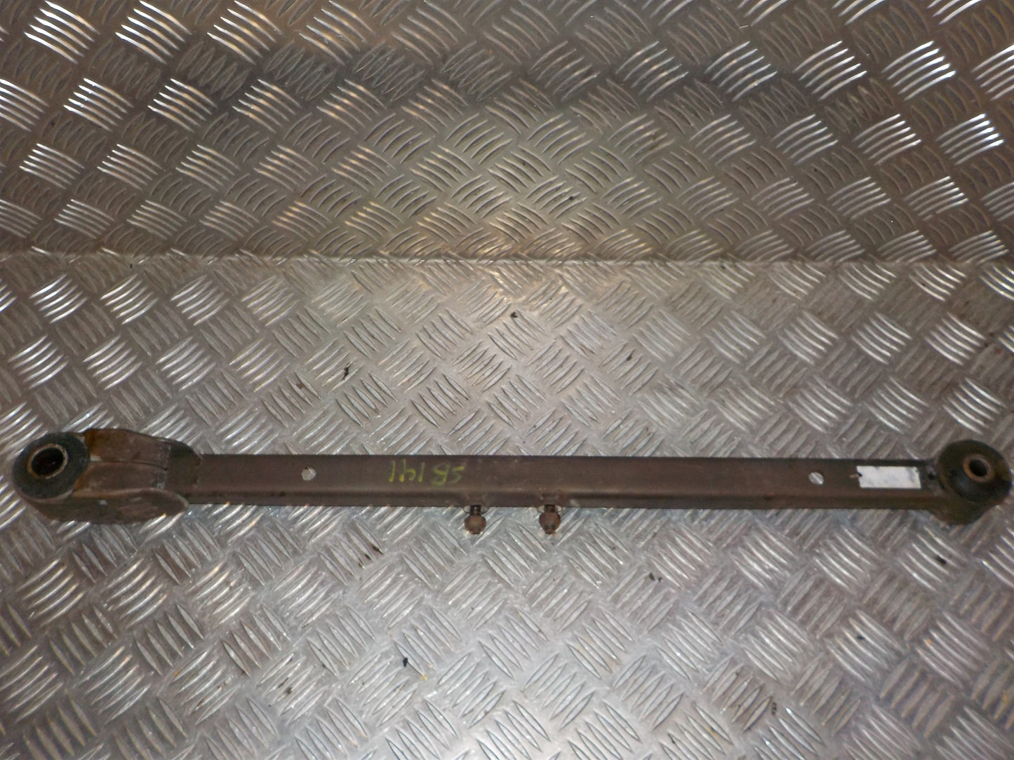 Mazda Premacy Bærearm Bag V Med OEM Nr. BJ3D28250A Fra Mazda Ophugger