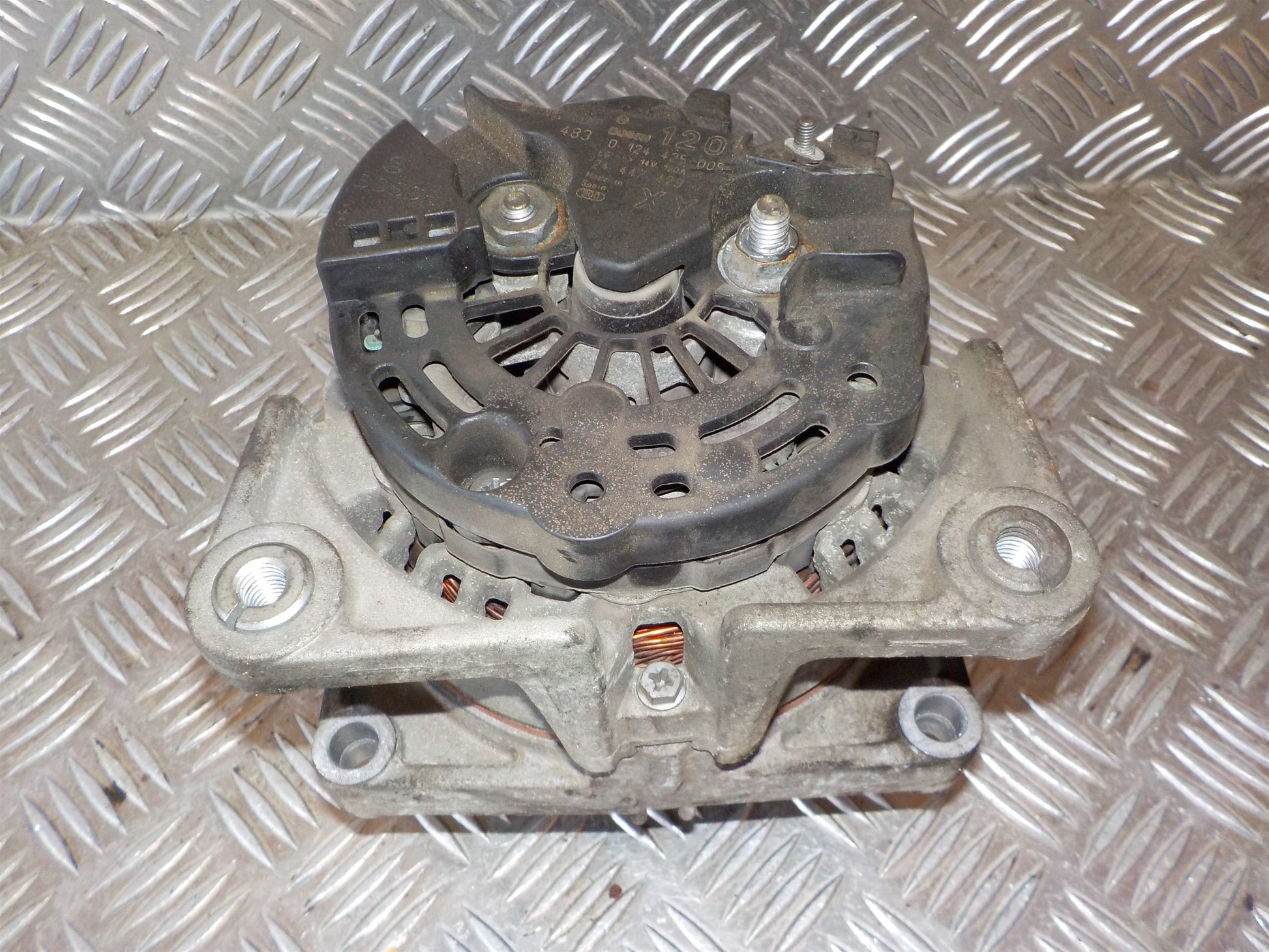 Opel Astra G Generator Med OEM Nr. 0124425005 Fra Opel Ophugger