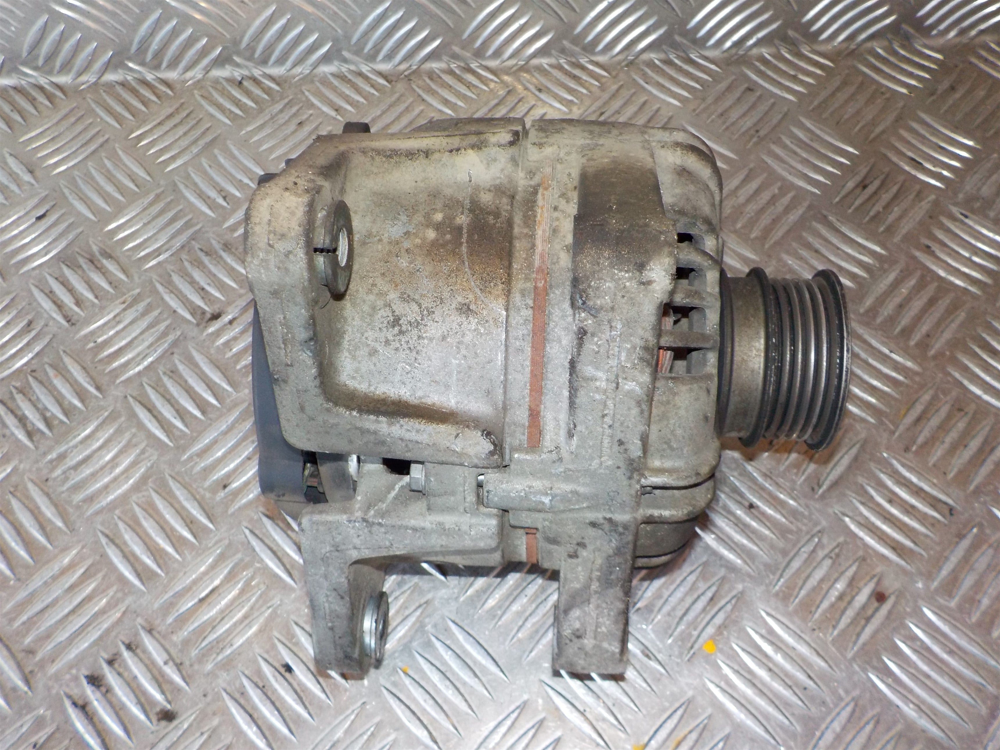 Opel Astra G Generator Med OEM Nr. 93174469 Fra Opel Ophugger