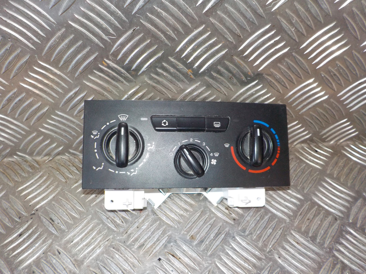 Citroen Jumpy Varmeregulering Med OEM Nr. 6451XQ	 Fra Citroen Ophugger