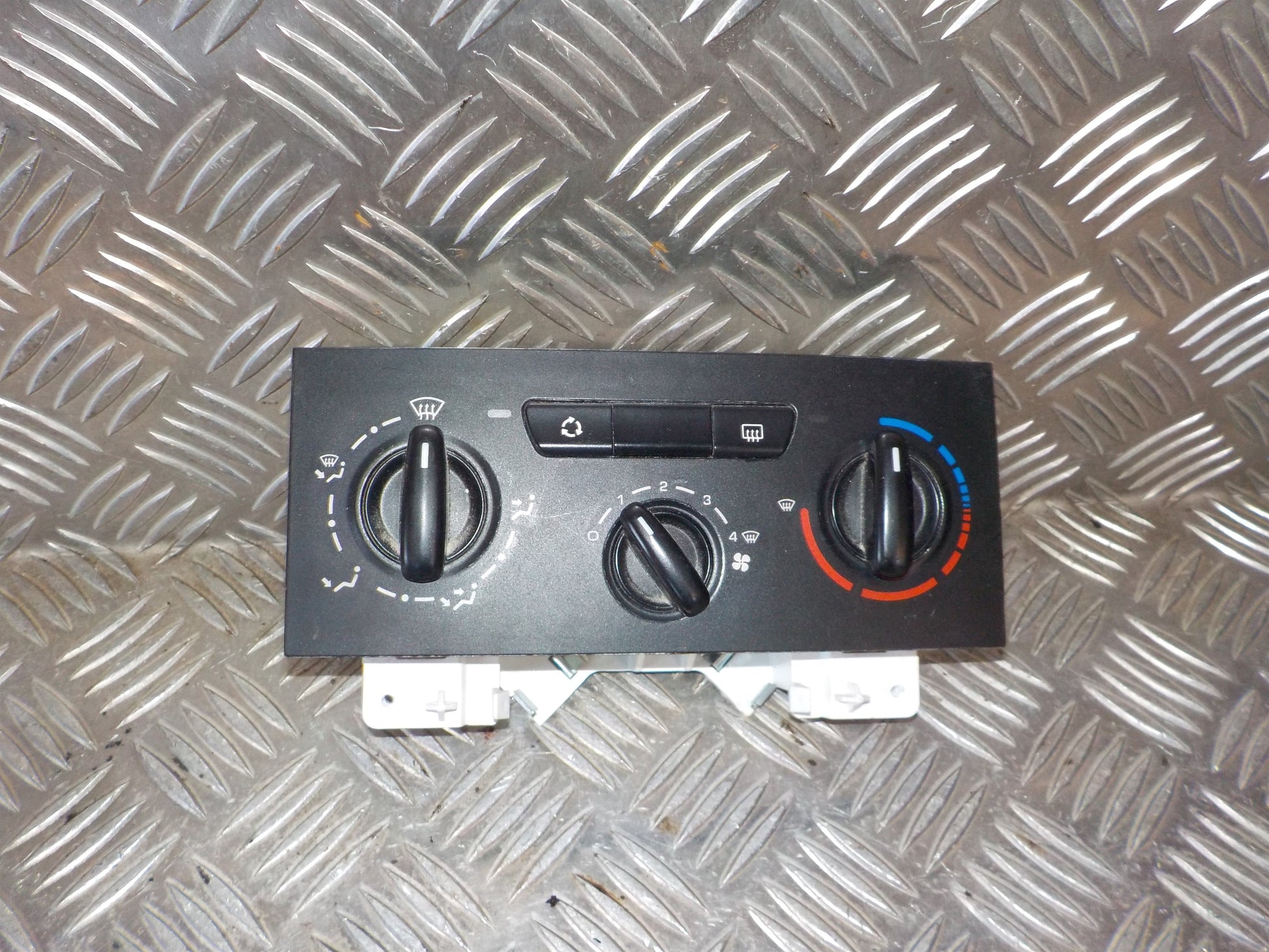 Citroen Jumpy Varmeregulering Med OEM Nr. 6451XQ Fra Citroen Ophugger