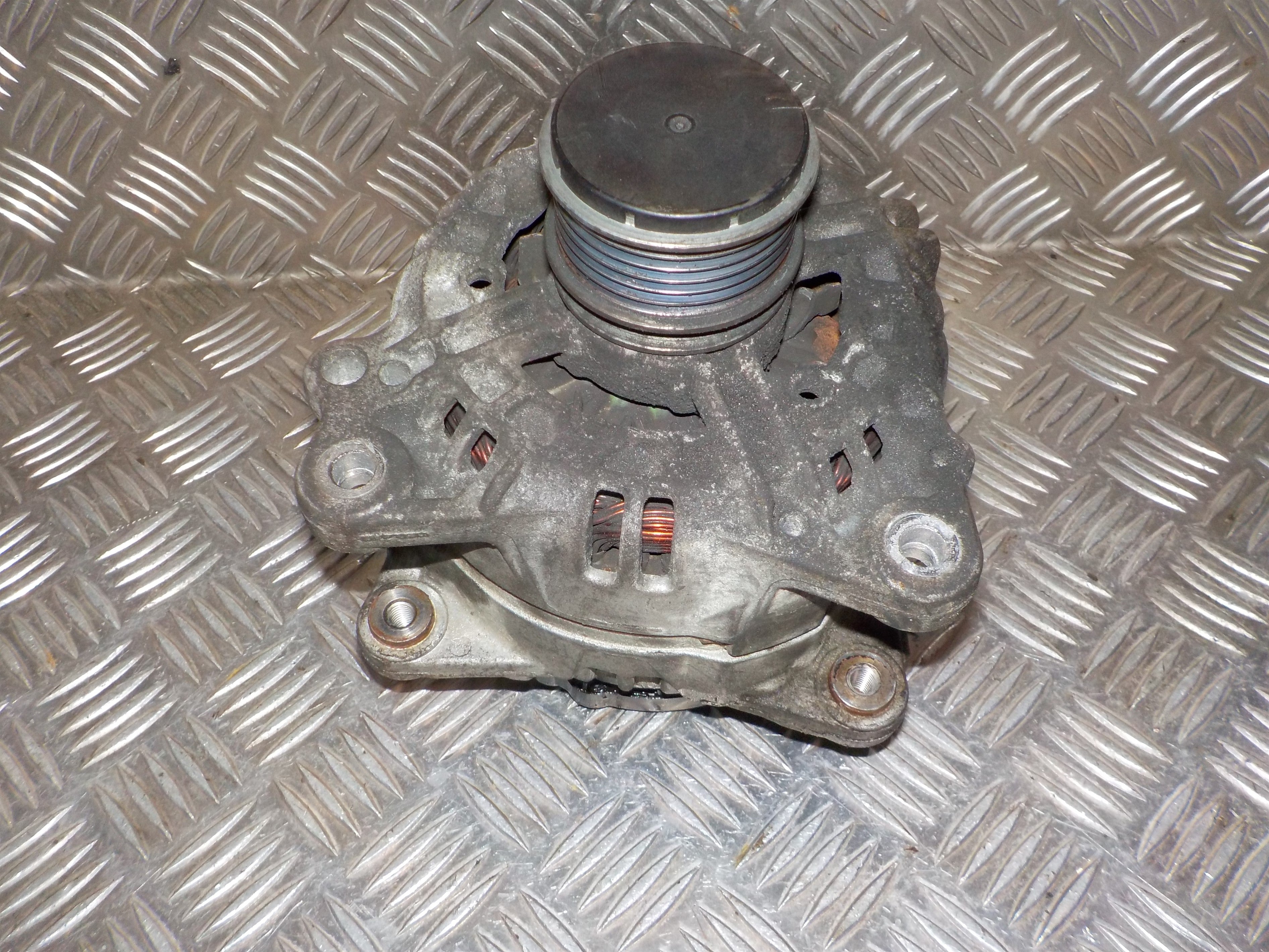 Skoda Octavia Generator Med OEM Nr. 038903018Q Fra Skoda Ophugger