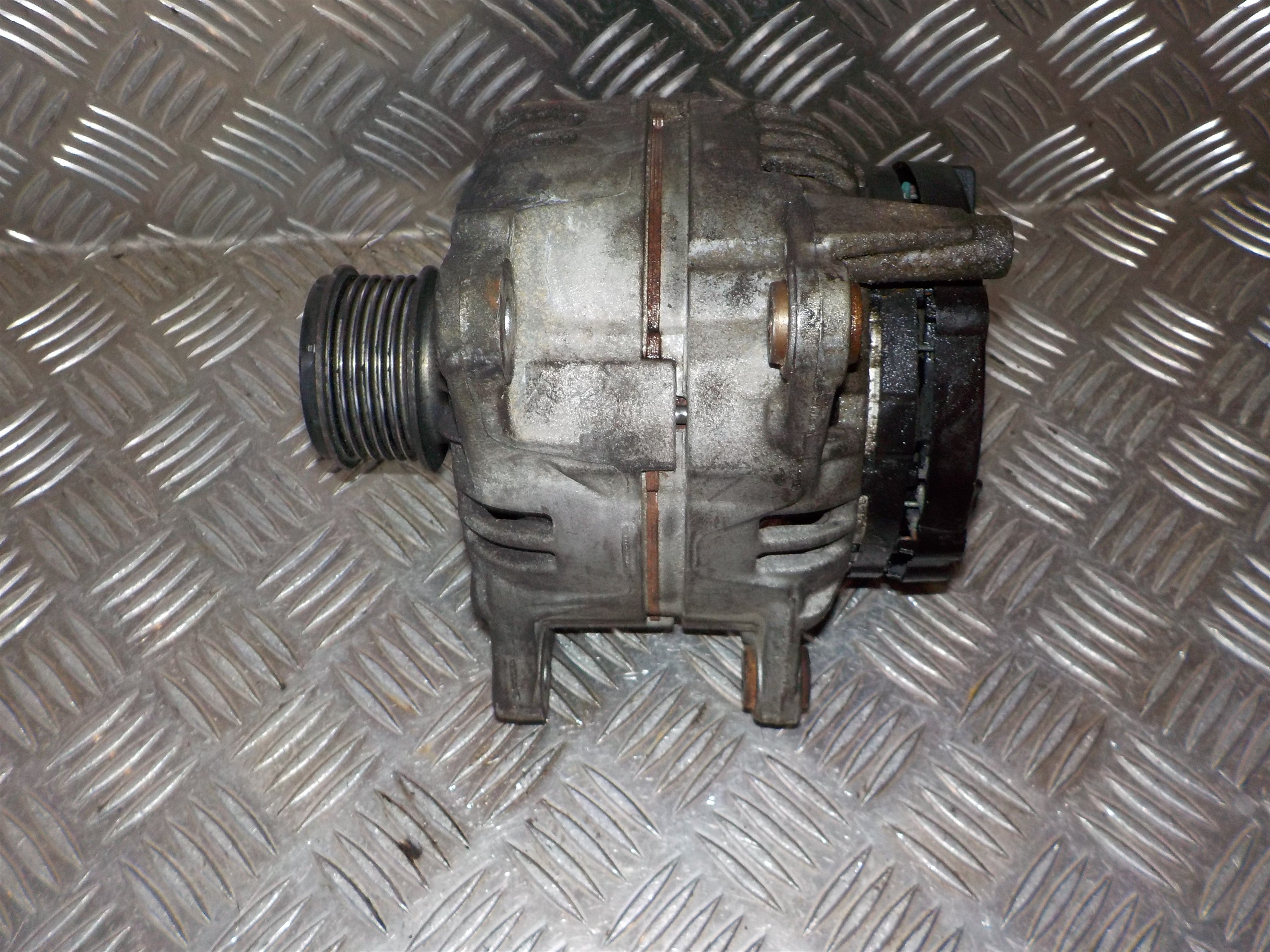 Skoda Octavia Generator Med OEM Nr. 038903018Q Fra Skoda Ophugger