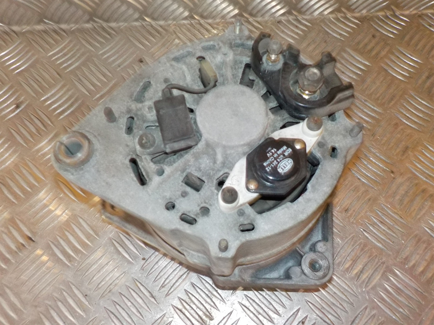 Audi 100 C4 Generator Med OEM Nr. 0120469908 Fra Audi Ophugger