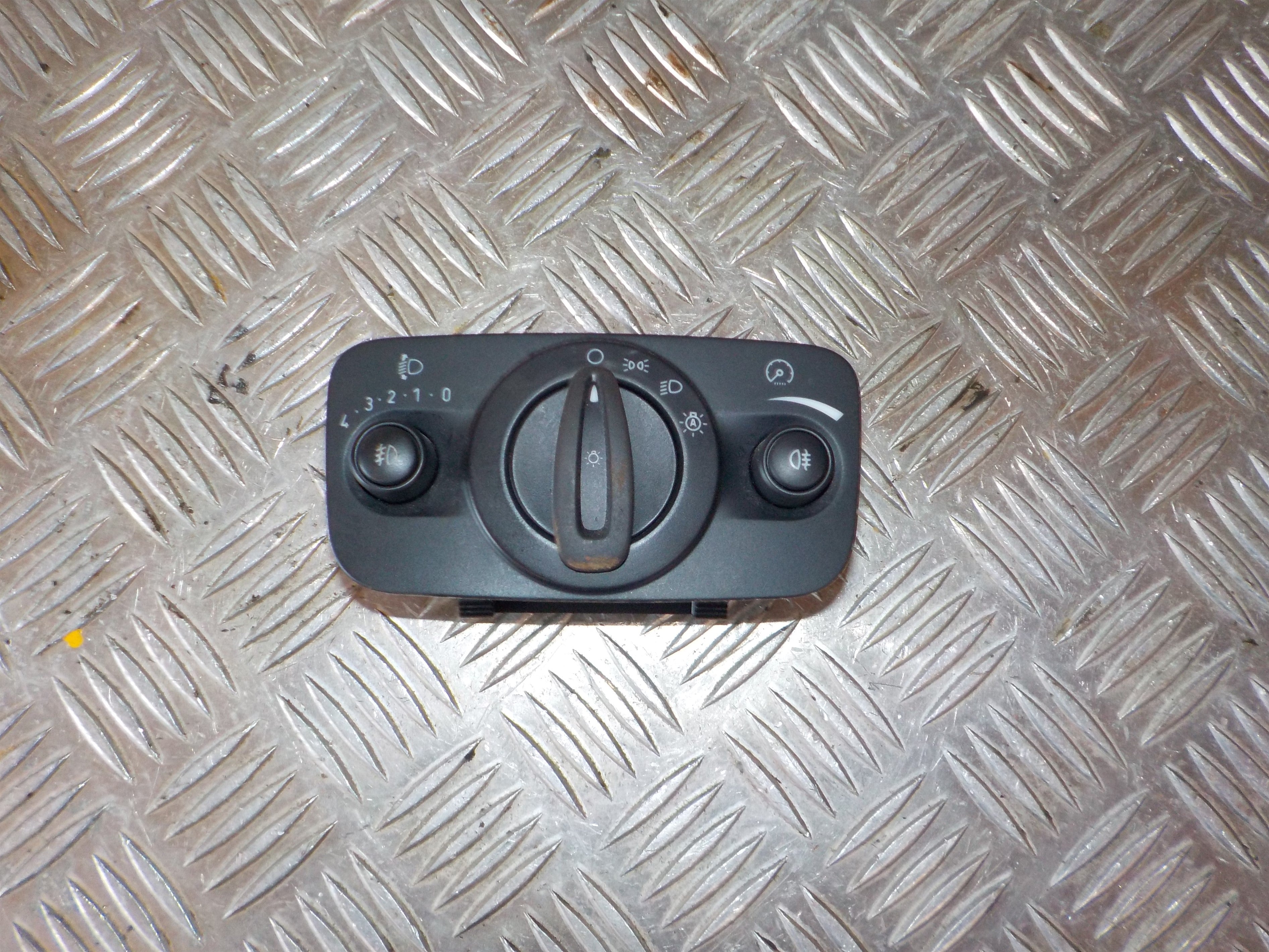 Ford Mondeo 4 Kontakt Lys Med OEM Nr. 1791489 Fra Ford Ophugger