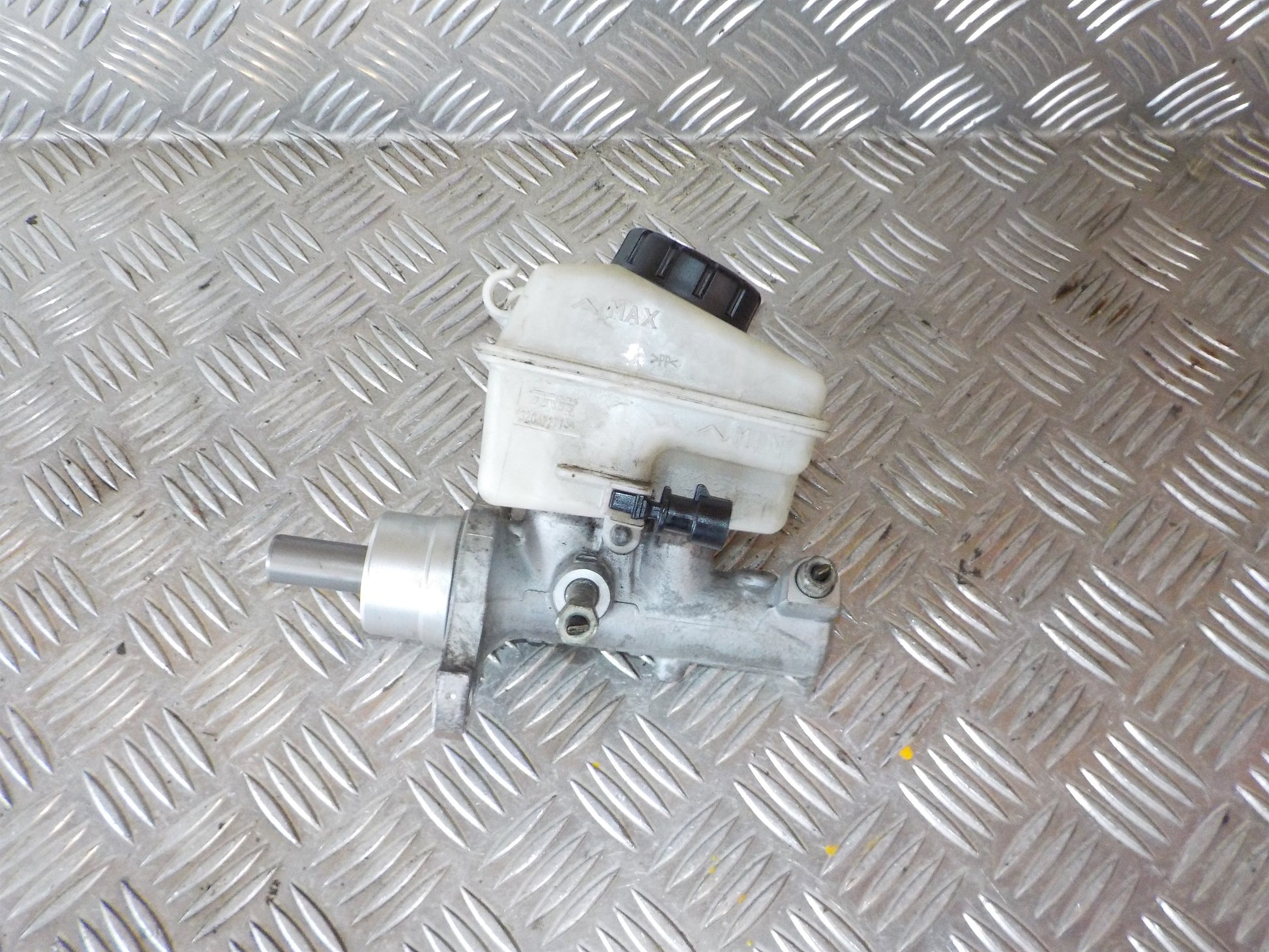 Opel Astra H Bremsehovedcylinder Med OEM Nr. 93189712 Fra Opel Ophugger