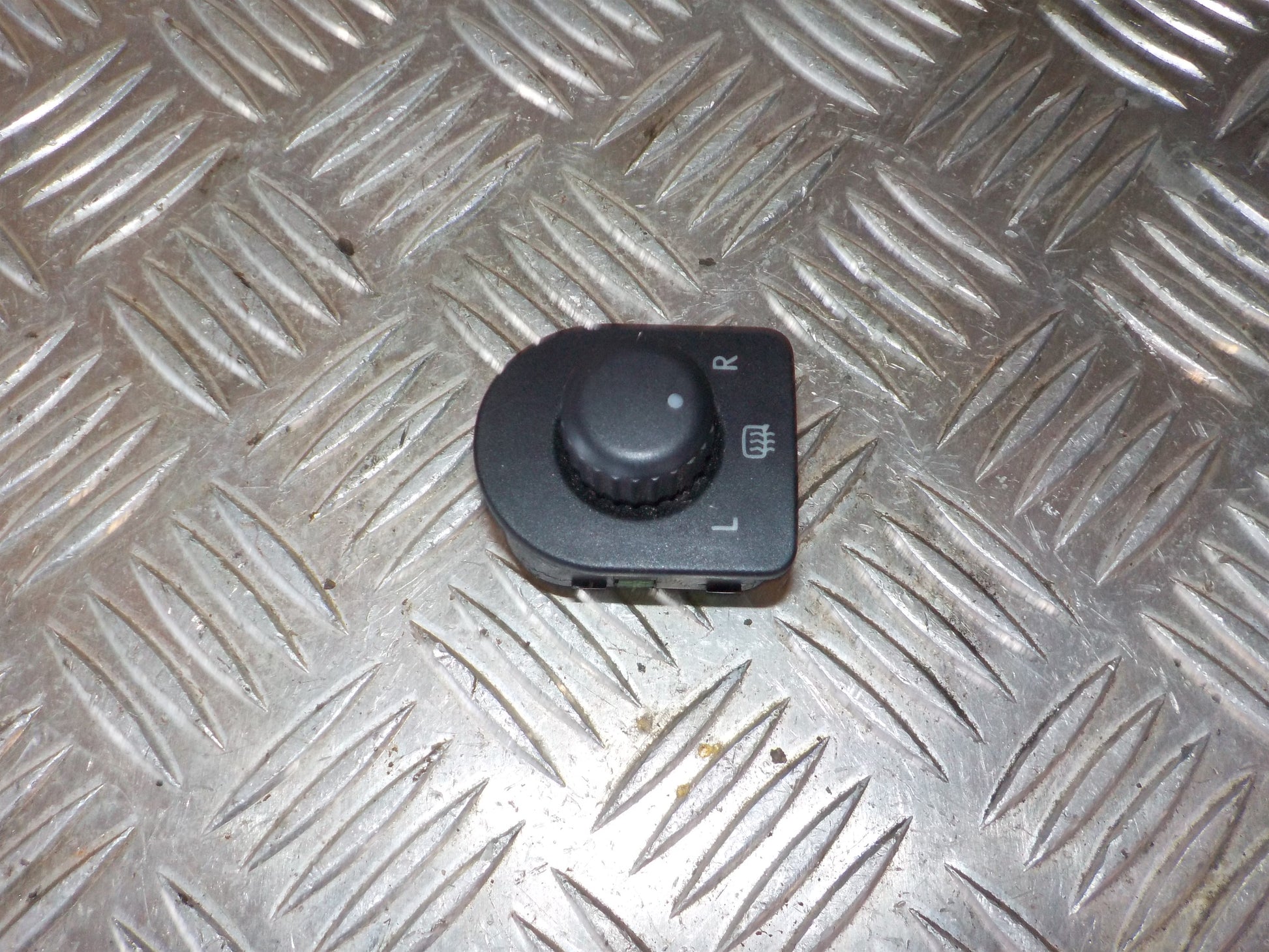 VW Fox 5Z Kontakt Sidespejl Med OEM Nr. 7E1959565A Fra VW Ophugger