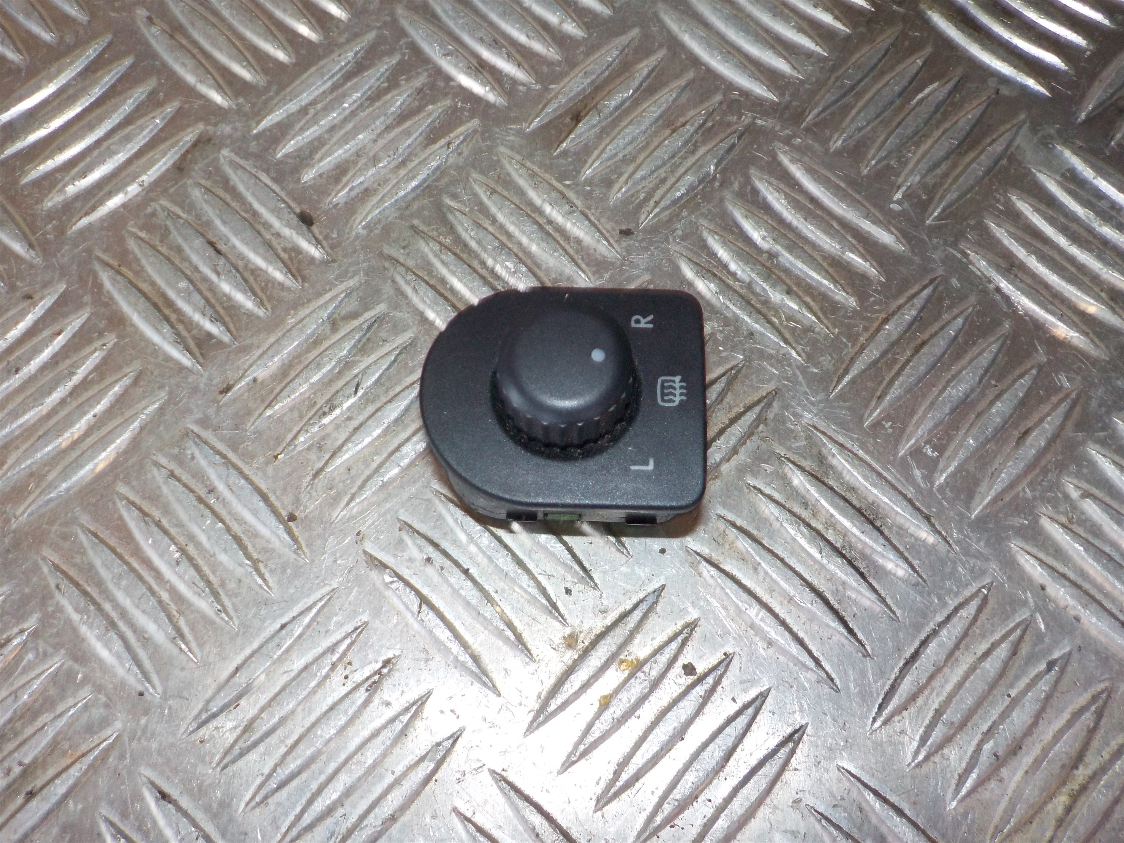 VW Fox 5Z Kontakt Sidespejl Med OEM Nr. 7E1959565A Fra VW Ophugger