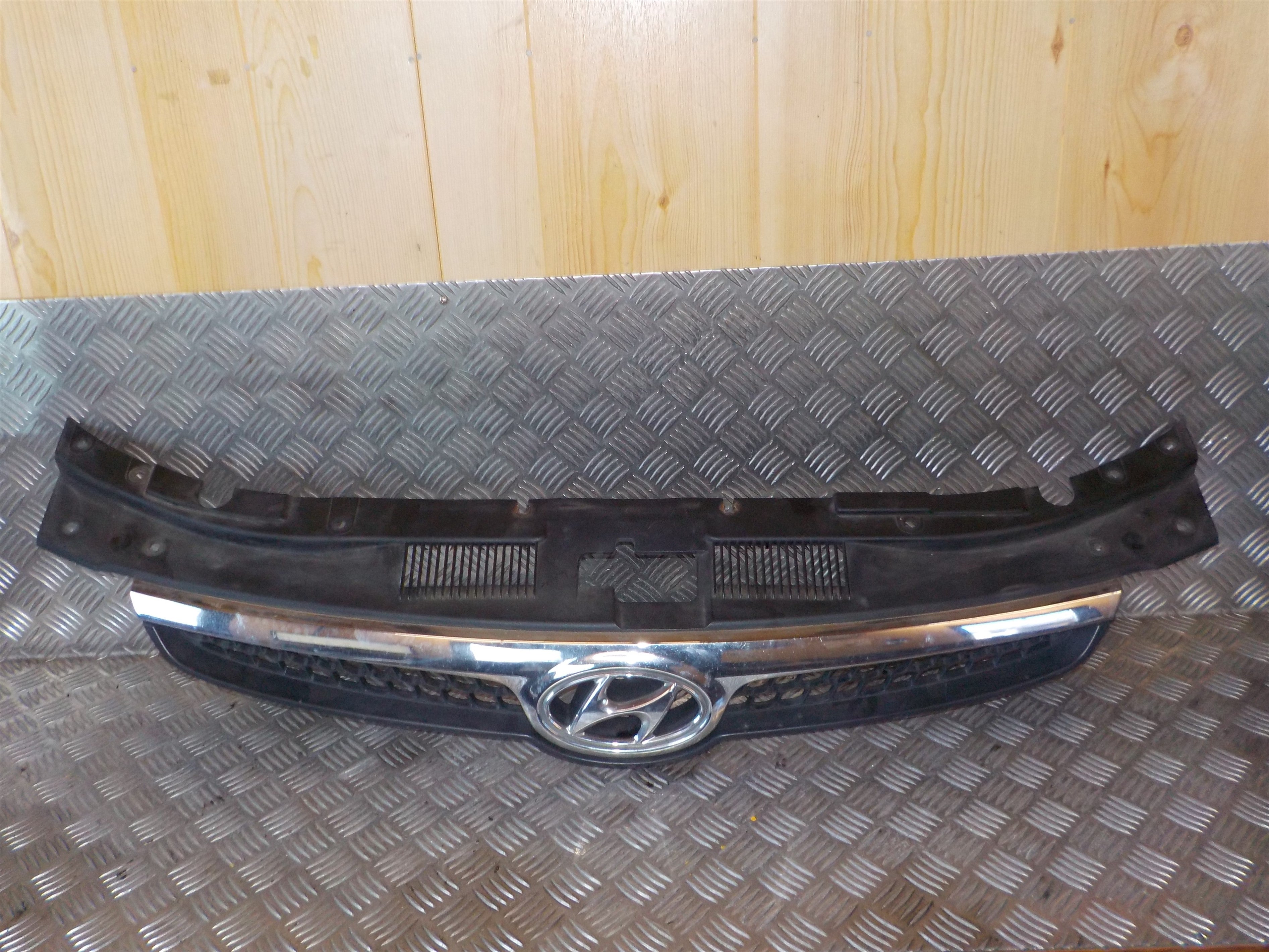 Hyundai I30 Km Frontgitter Med OEM Nr. 863512L000 Fra Hyundai Ophugger