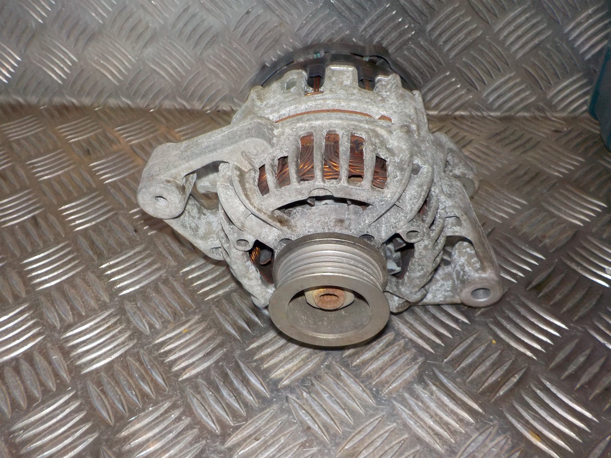 Opel Corsa C Generator Med OEM Nr. 0124225024 Fra Opel Ophugger