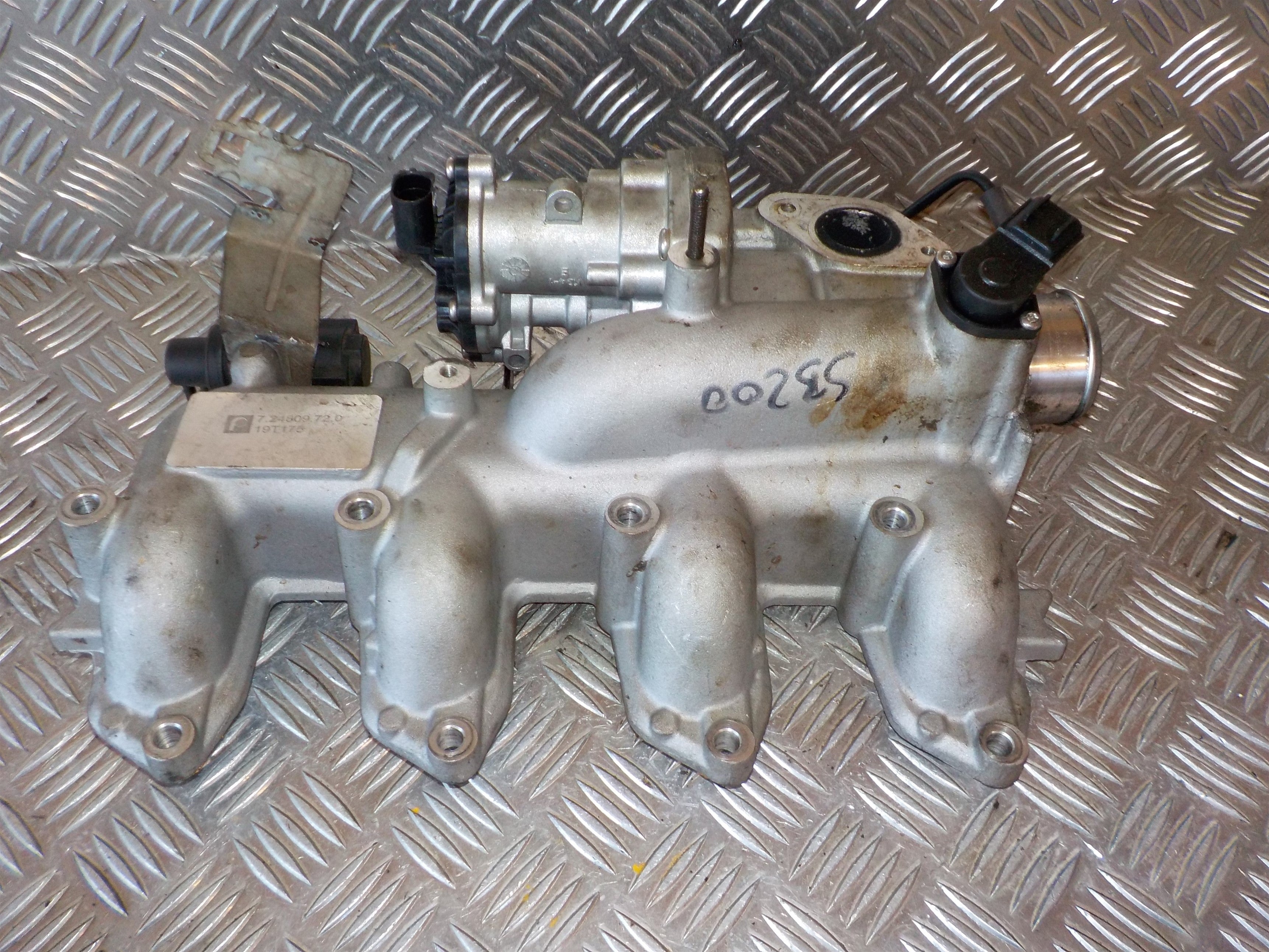 Ford Transit Connect Manifold Ind Med OEM Nr. 724809720 Fra Ford Ophugger