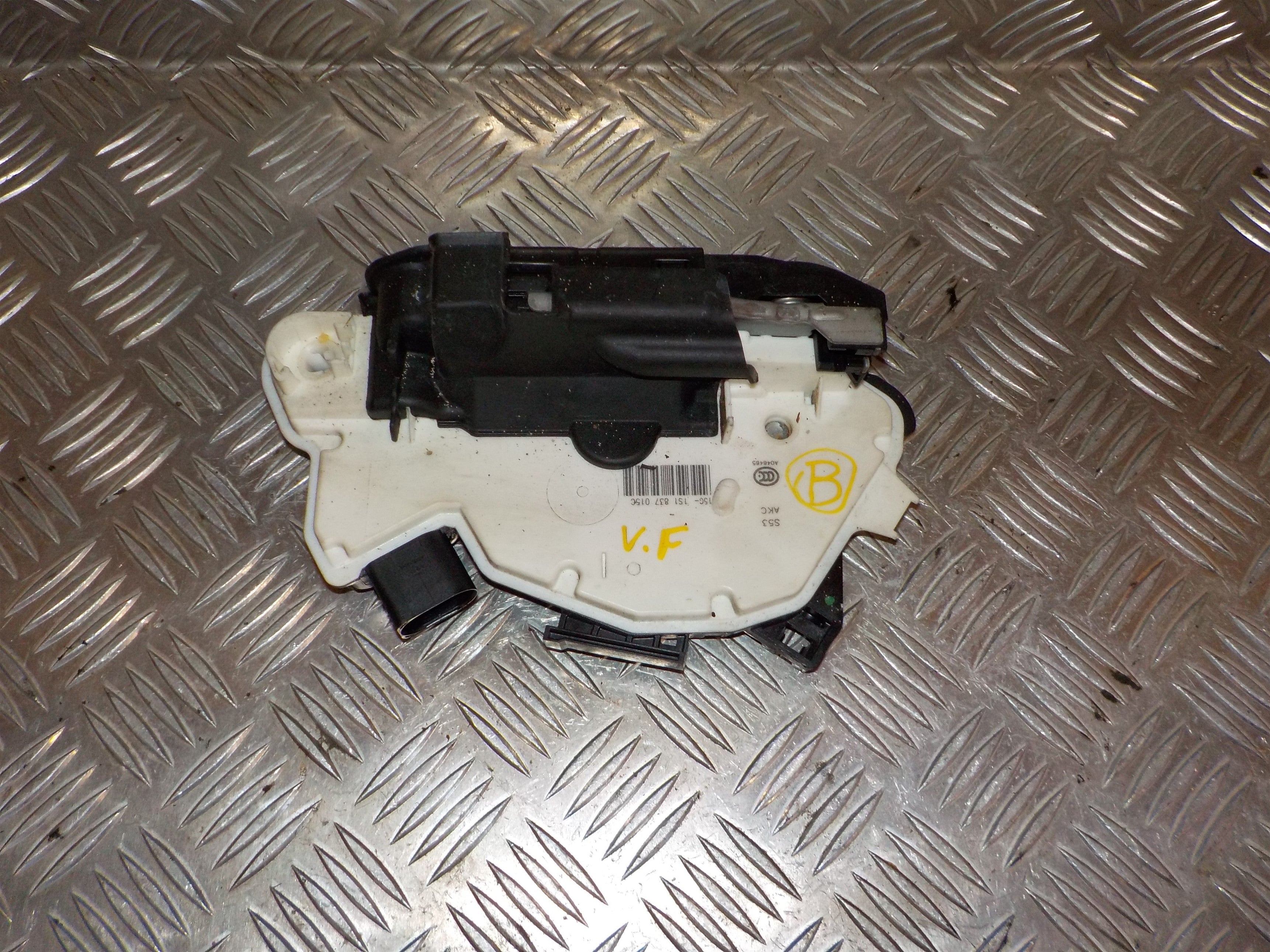 VW Up Dørlås Med OEM Nr. 1S1837015C Fra VW Ophugger