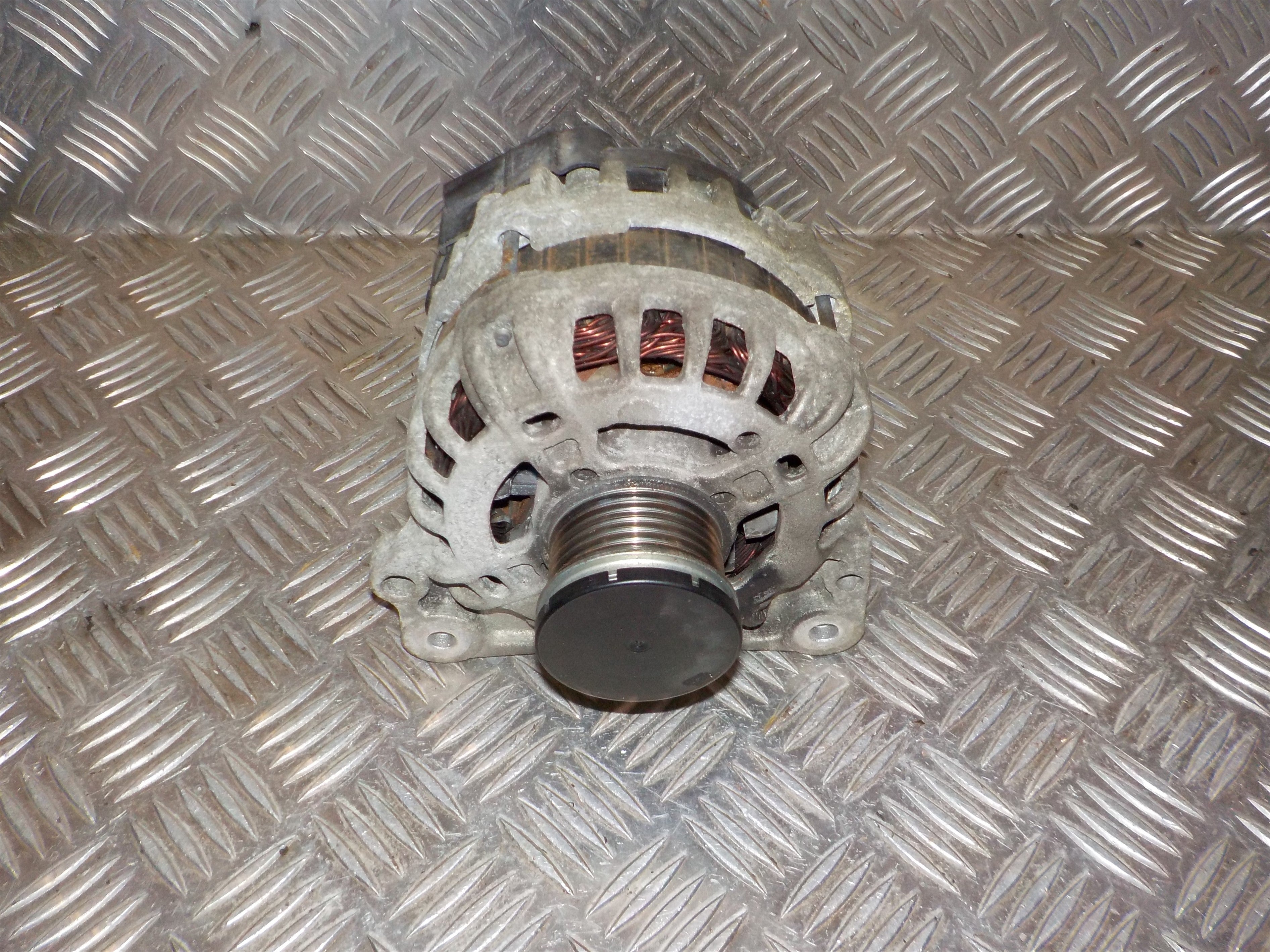 VW Up Generator Med OEM Nr. 04C903023J Fra VW Ophugger