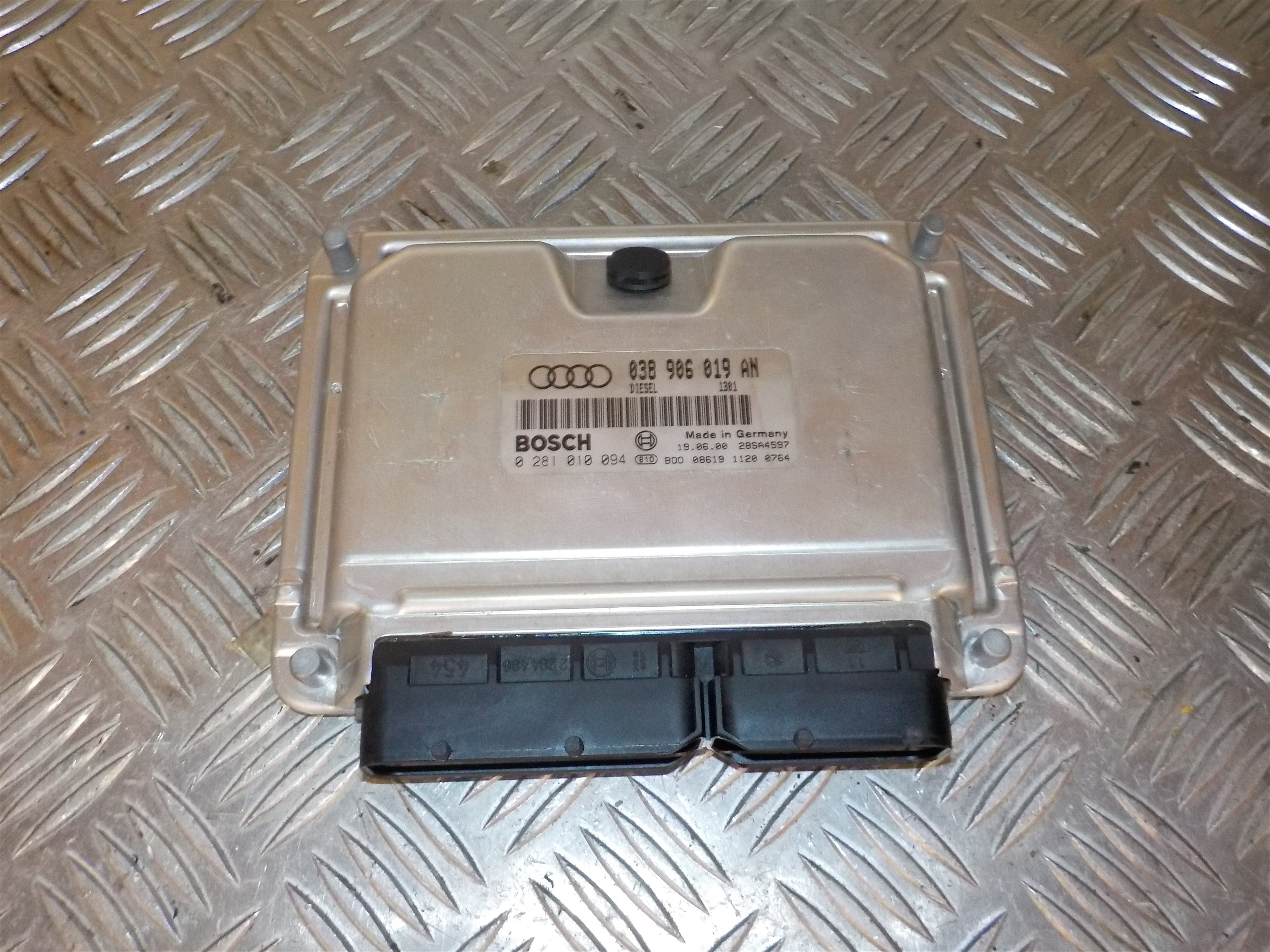 Audi A4 Motorstyring - Motorstyreboks - Injection Elboks Med OEM Nr. 038906019an Fra Audi Ophugger
