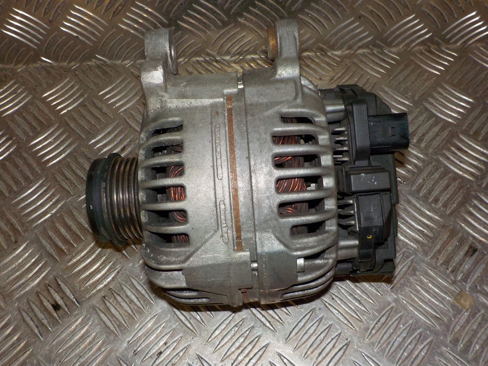 Audi A4 Generator Med OEM Nr. 0986041870 Fra Audi Ophugger