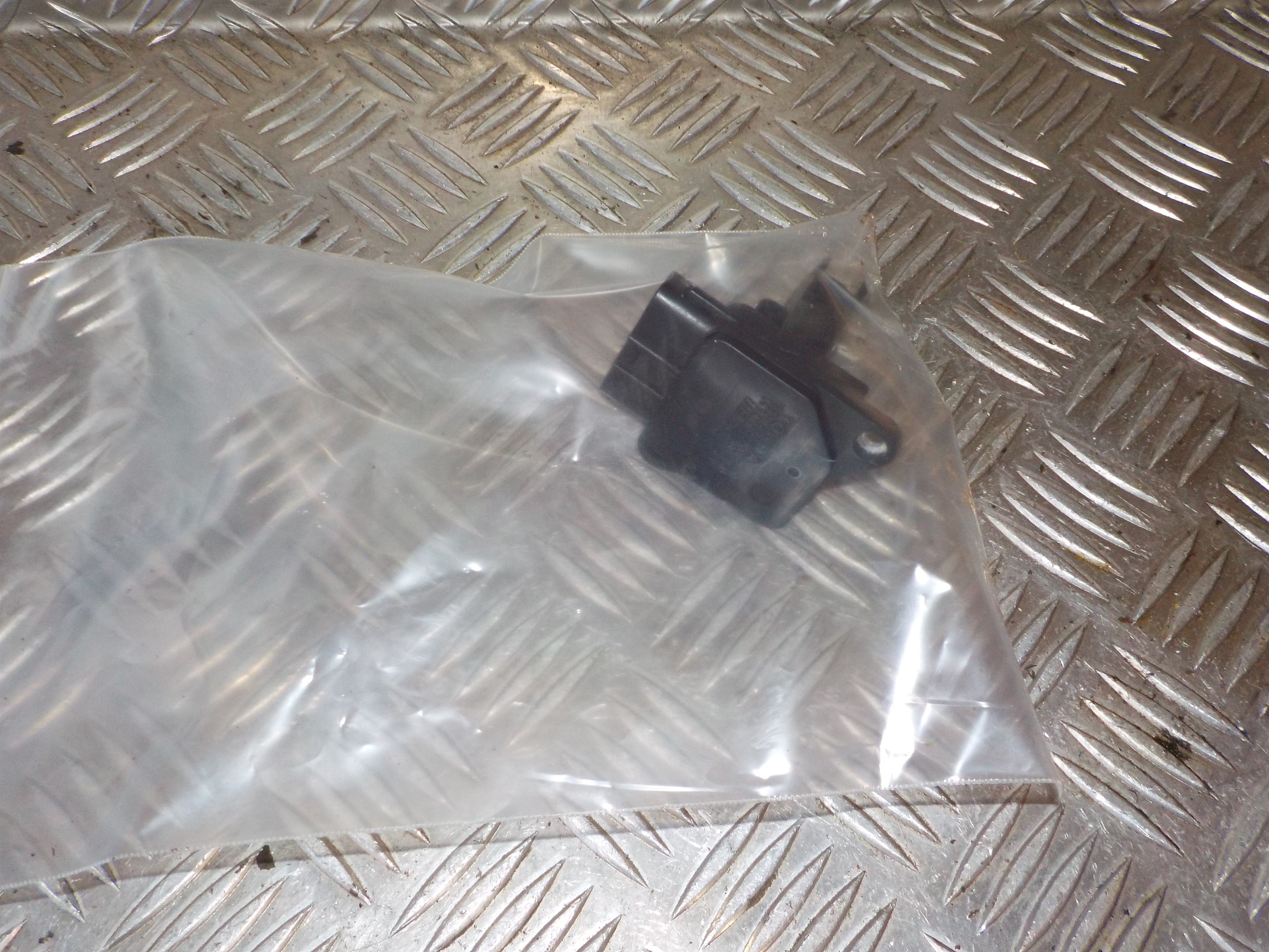 Toyota Yaris Luftmængdemåler Med OEM Nr. 2220433010 Fra Toyota Ophugger