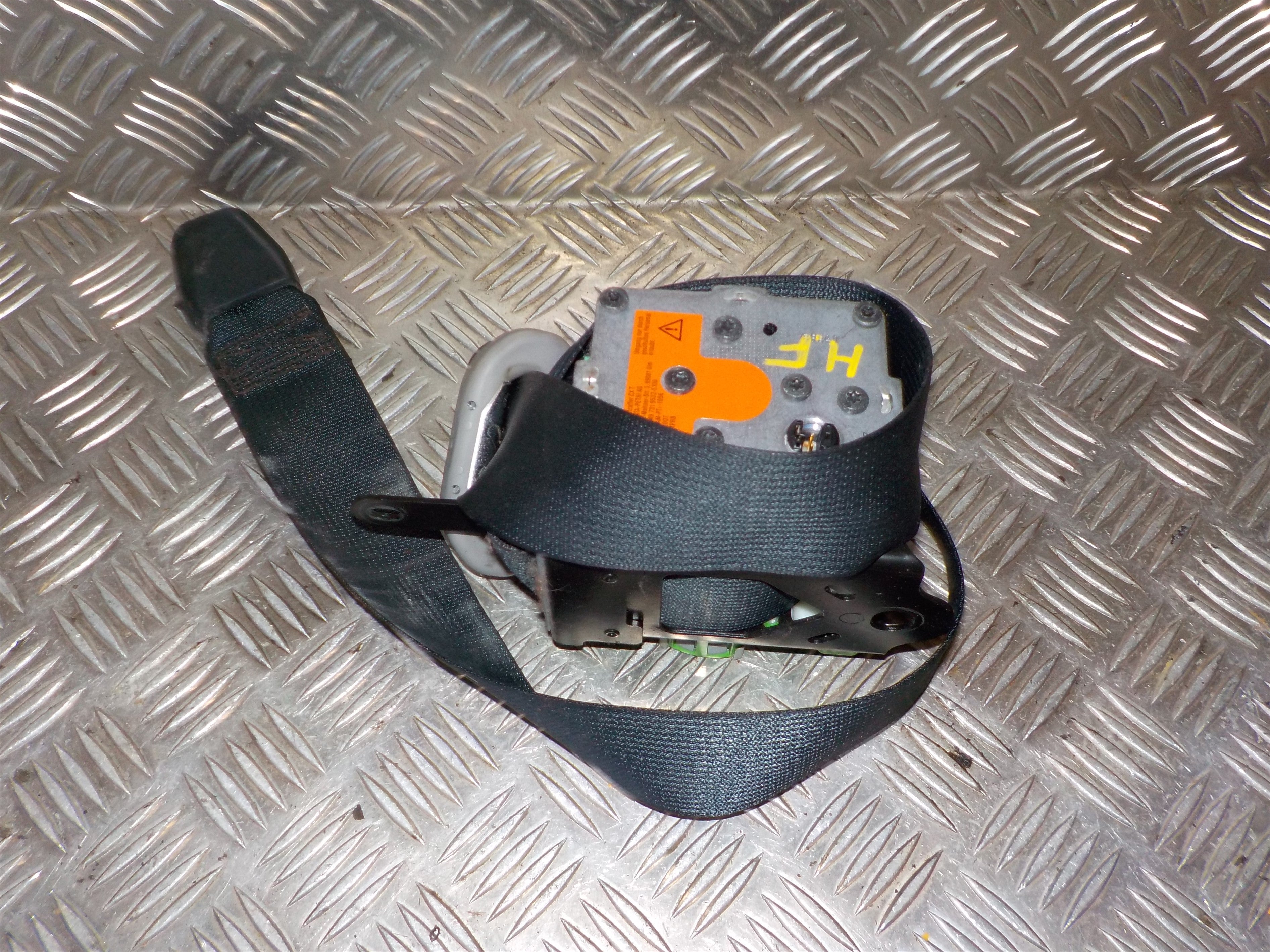 Toyota Yaris Sikkerhedsseler For Med OEM Nr. 732100D200C1 Fra Toyota Ophugger