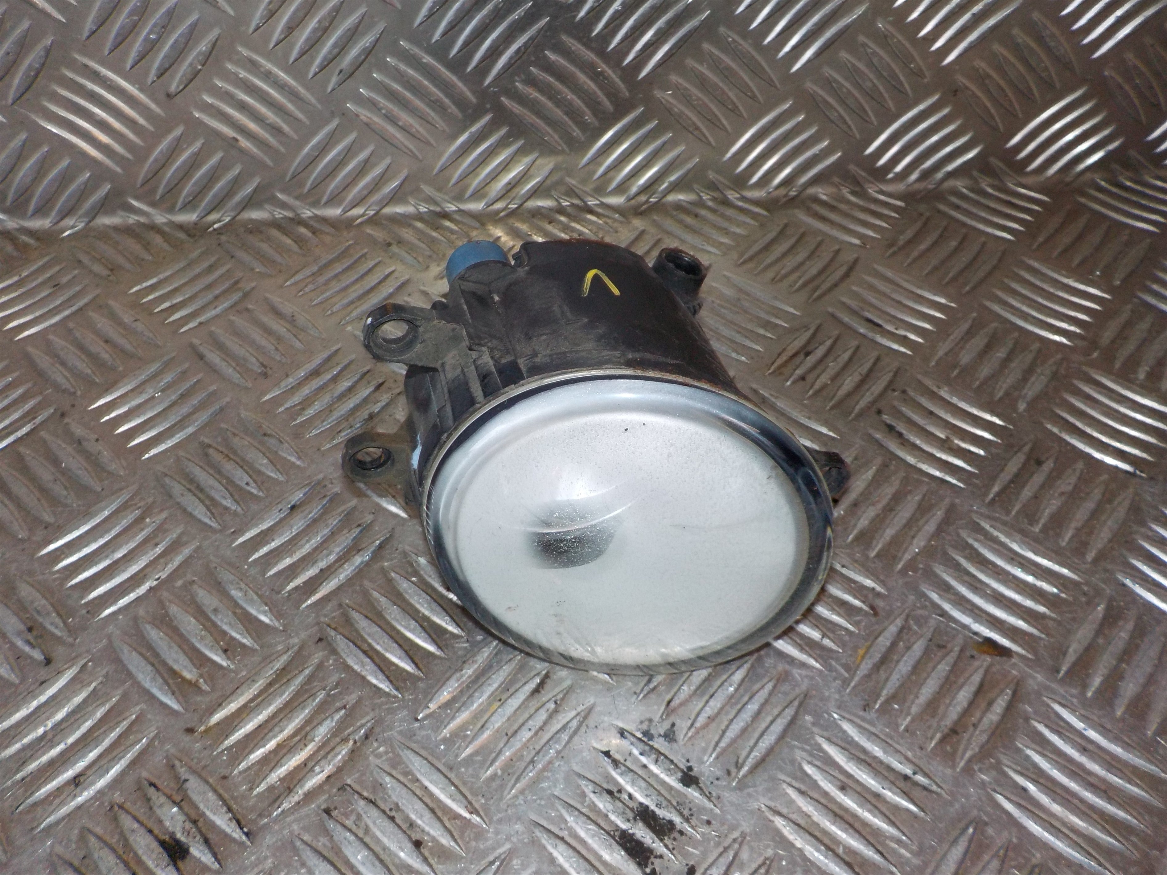 Toyota Yaris Tågelygte For Med OEM Nr. 812200D041 Fra Toyota Ophugger