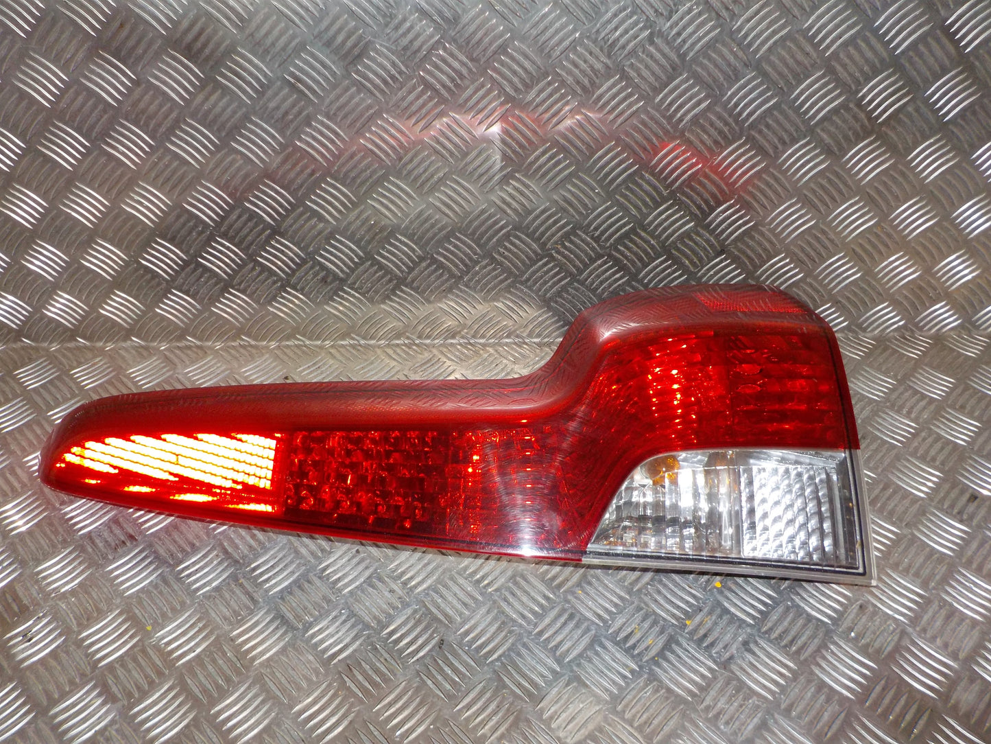 Volvo S40/V50 Baglygte Med OEM Nr. 30744542 Fra Volvo Ophugger