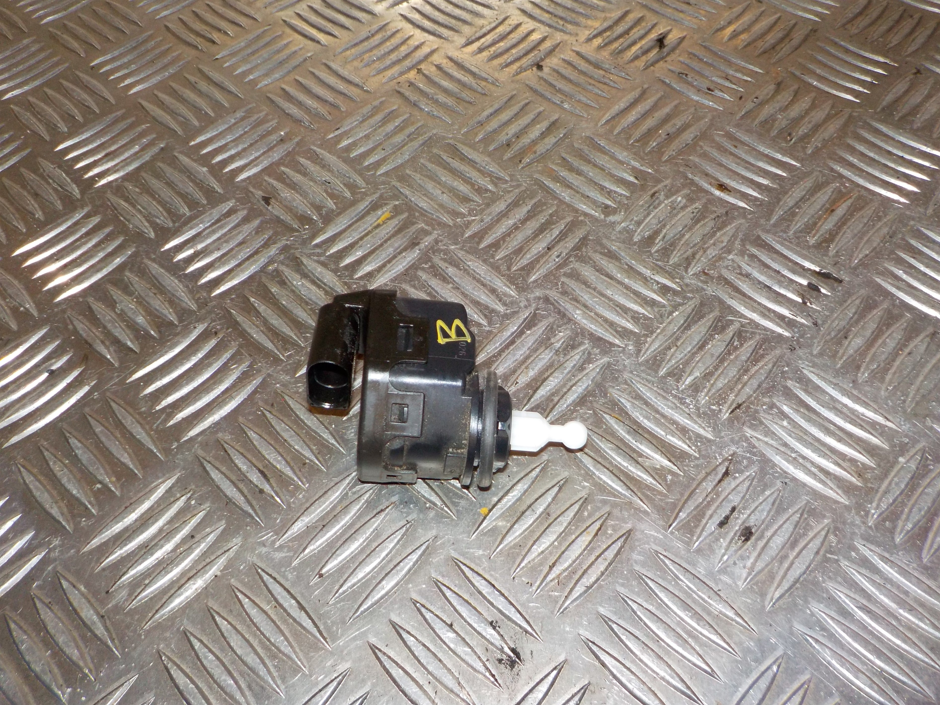 VW Up Lygtejusterings Motor Med OEM Nr. 8L0941295B Fra VW Ophugger