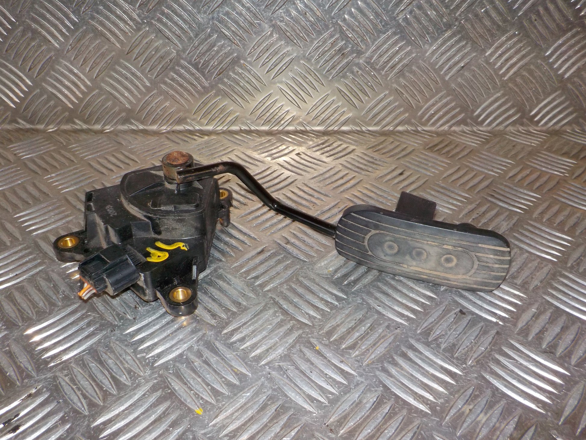 Nissan Note Speederpedal Med OEM Nr. 18002AX700	 Fra Nissan Ophugger