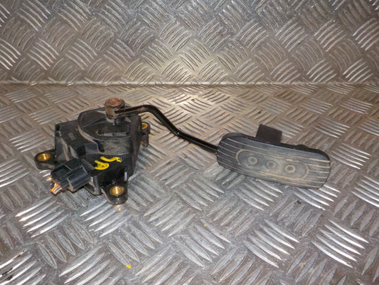 Nissan Note Speederpedal Med OEM Nr. 18002AX700	 Fra Nissan Ophugger