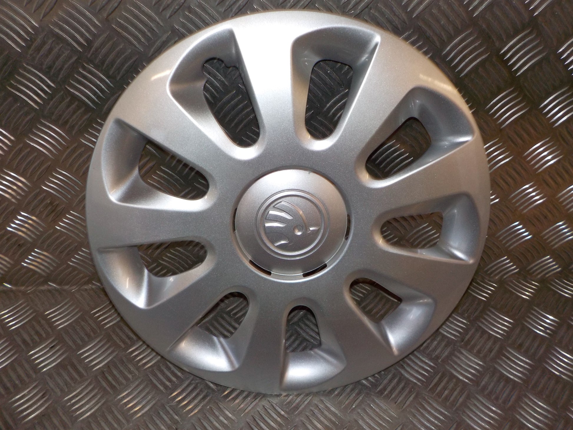 Skoda Citigo Navkapsel Med OEM Nr. 1ST601147A Fra Skoda Ophugger