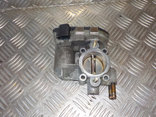 Opel Corsa C Spjældhus Med OEM Nr. 9157512 Fra Opel Ophugger