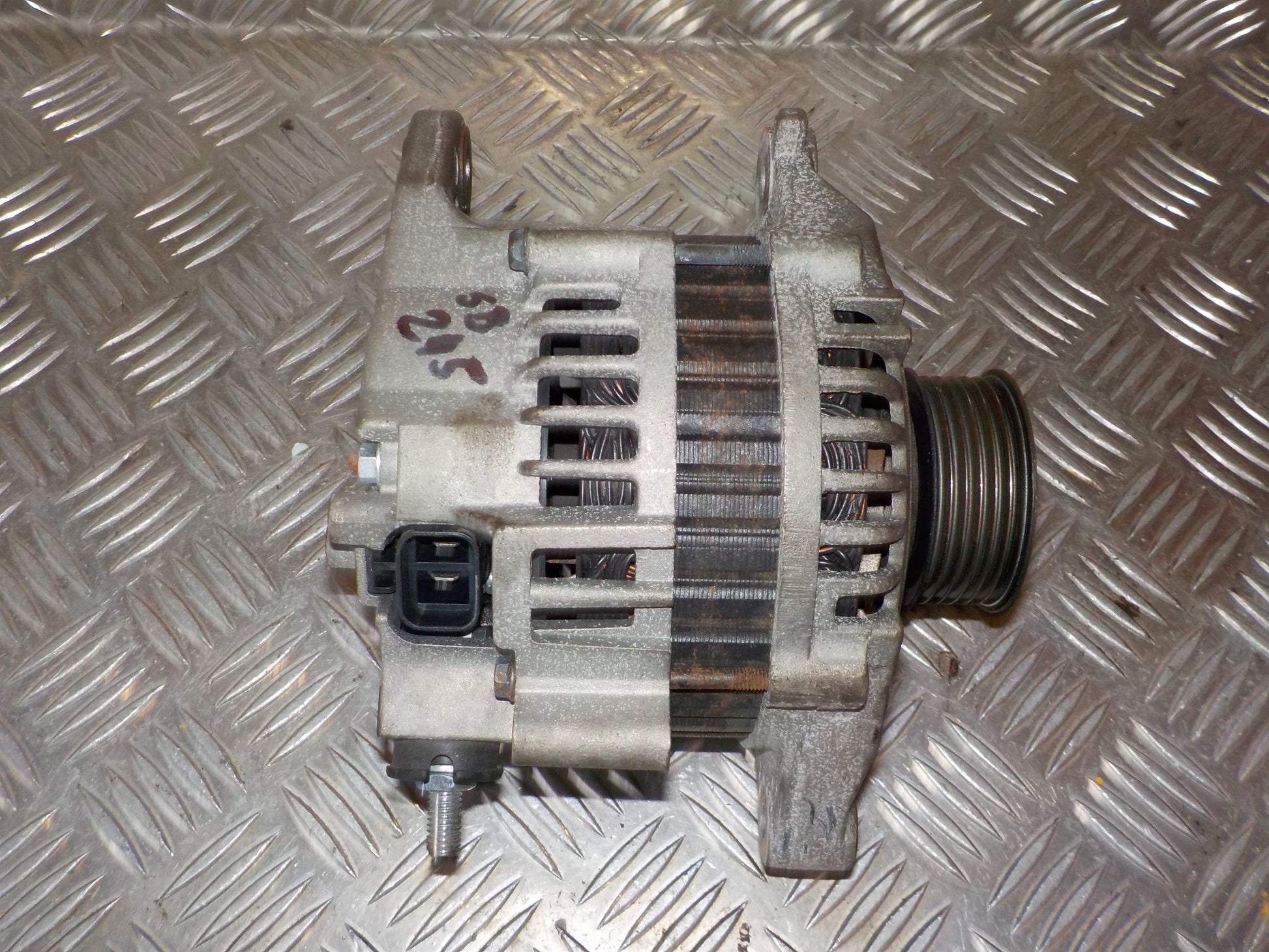 Nissan Primera P11 Generator Med OEM Nr. LR180762 Fra Nissan Ophugger