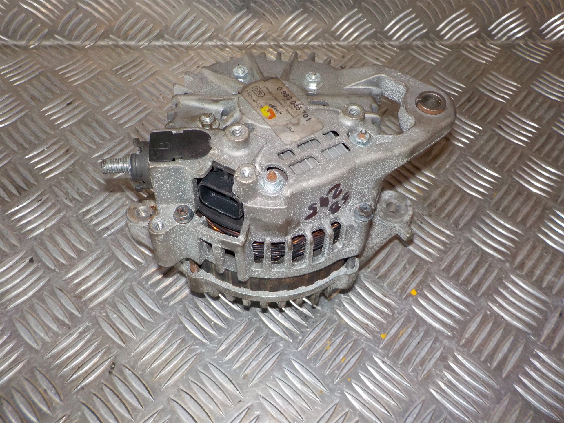 Nissan Primera P11 Generator Med OEM Nr. LR180762 Fra Nissan Ophugger