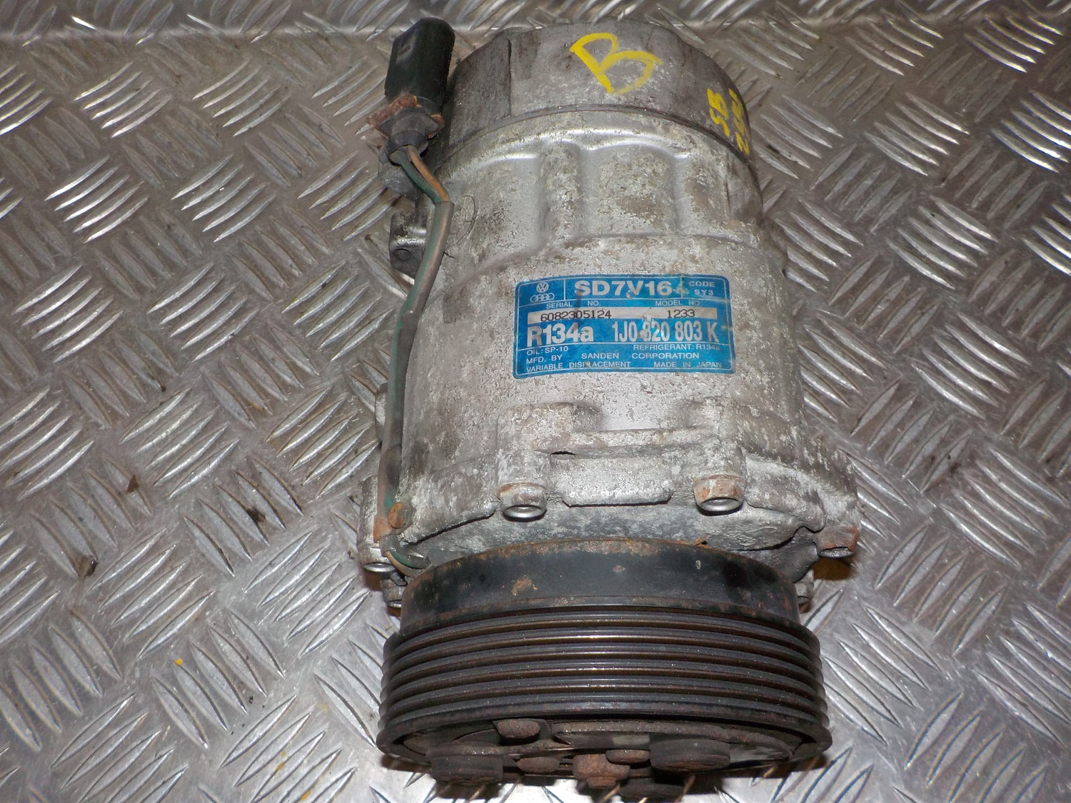 VW Bora 1J Aircondition Pumpe Med OEM Nr. 1J0820803K Fra VW Ophugger