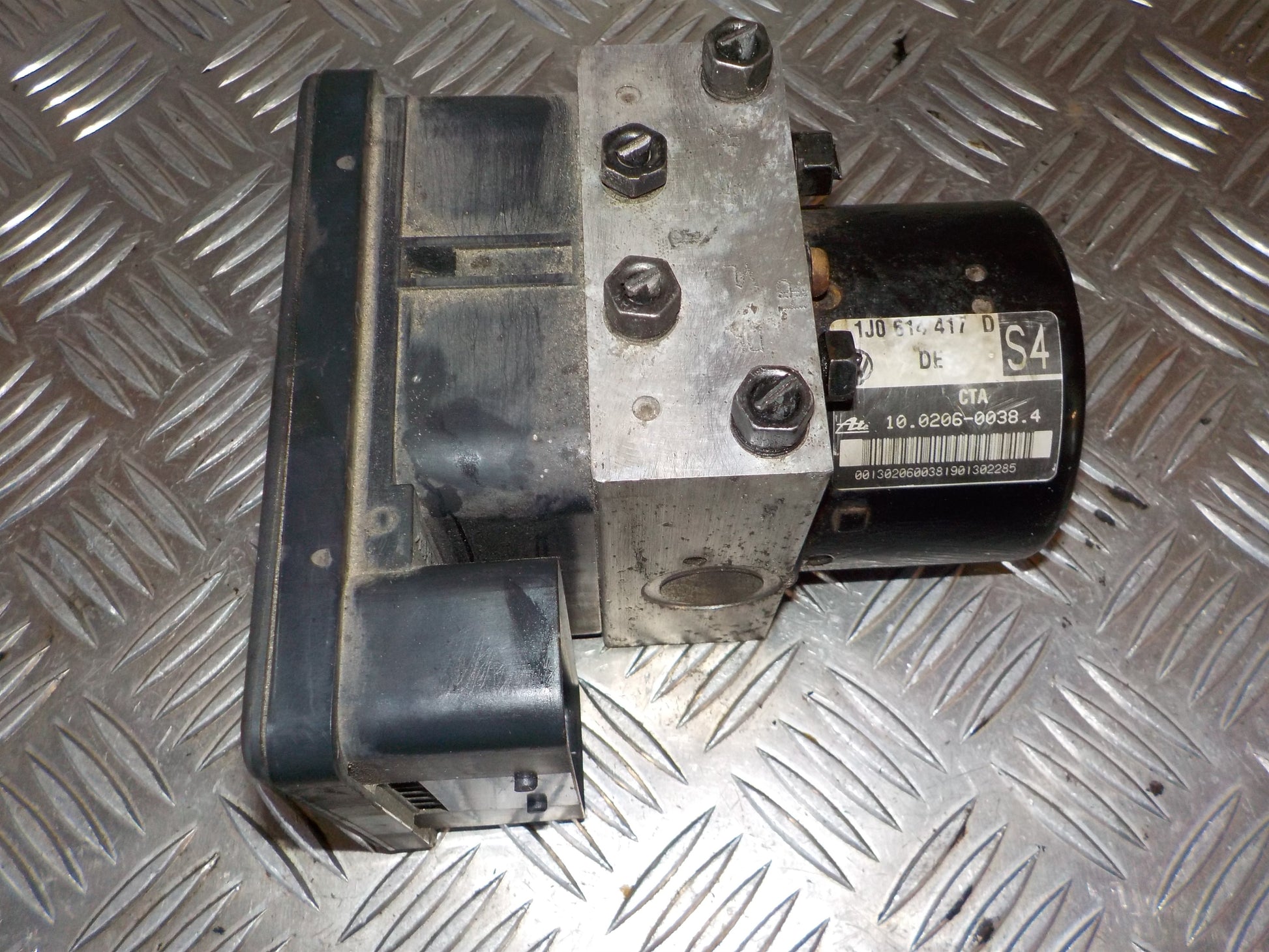 VW Bora 1J Abs Pumpe Med OEM Nr. 1C0907379K Fra VW Ophugger